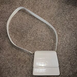 Elegant White Croc-Embossed Shoulder Bag